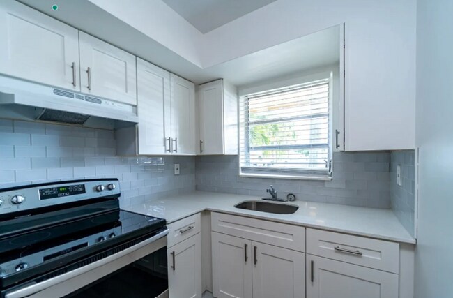 Building Photo - 4152 SW 24th Ct Rental