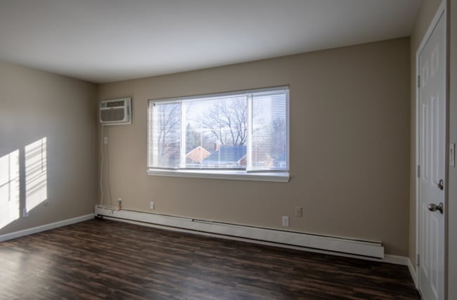 Photo - 1778 Goddard Rd