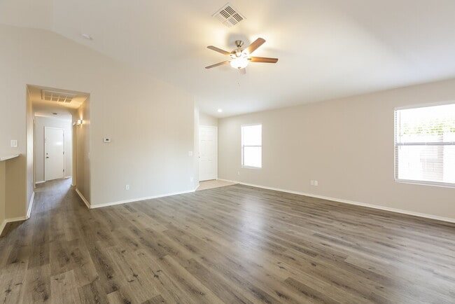 Photo - 501 S 125th Ave