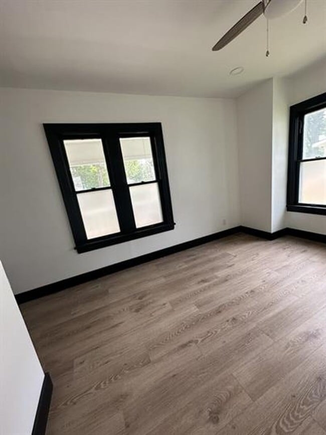 Photo - 806 W Stoughton Street