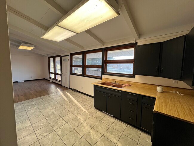 Photo - 9018 Columbus Rd