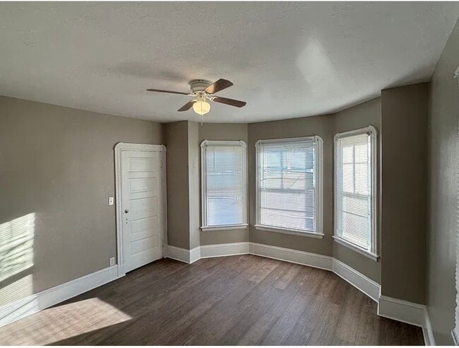 Building Photo - 545 Rivet St Unit 3