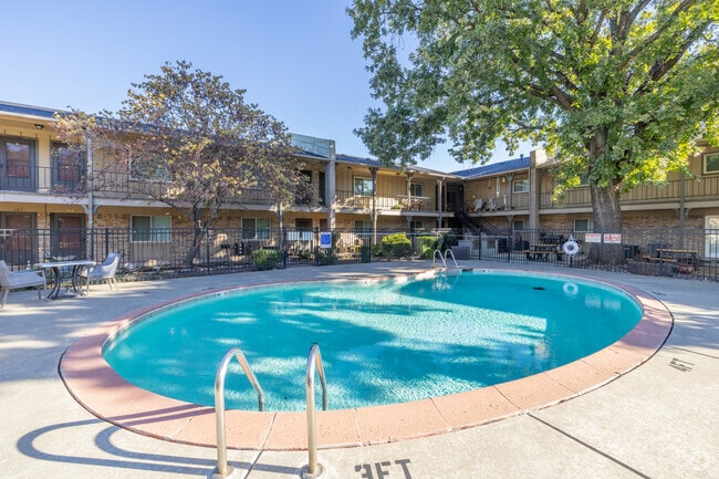 Pool - SOUTHWOOD APARTMENTS