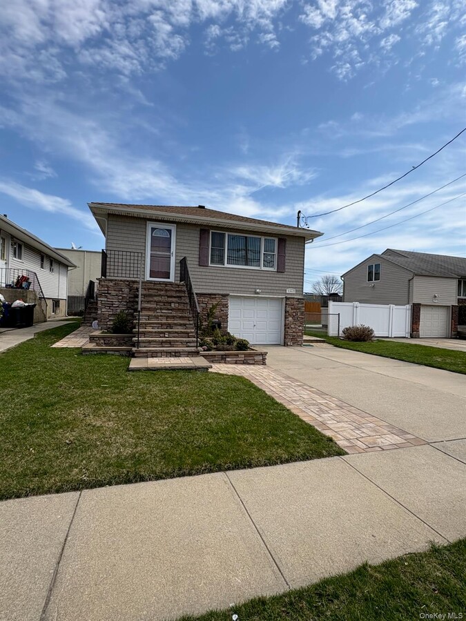 Photo - 3363 Lawrence Ave