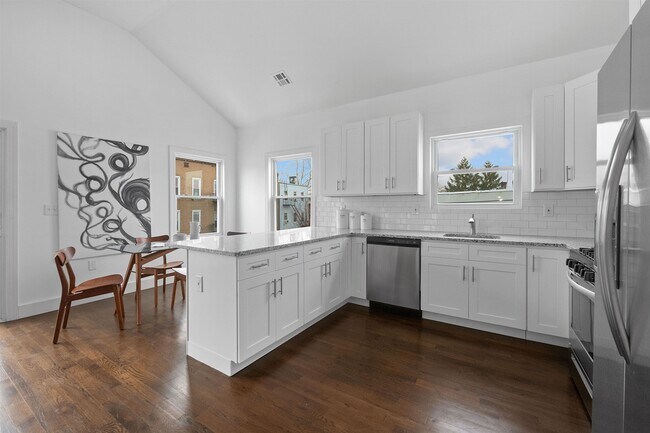 Photo - 111 Charles St Unidad 2