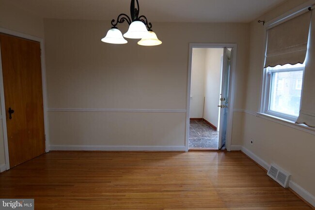 Photo - 1131 Kerper St