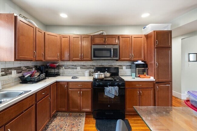 Photo - 285 Green St Unit 2