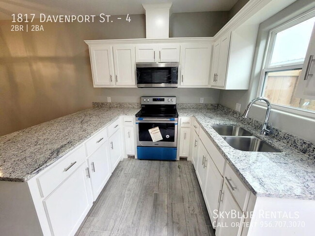 Building Photo - 1817 Davenport St Unit 4