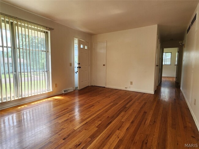 Photo - 702 Vendome Ln
