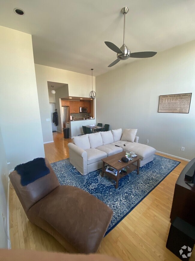Building Photo - 350 W 4th St Unit 410 Rental