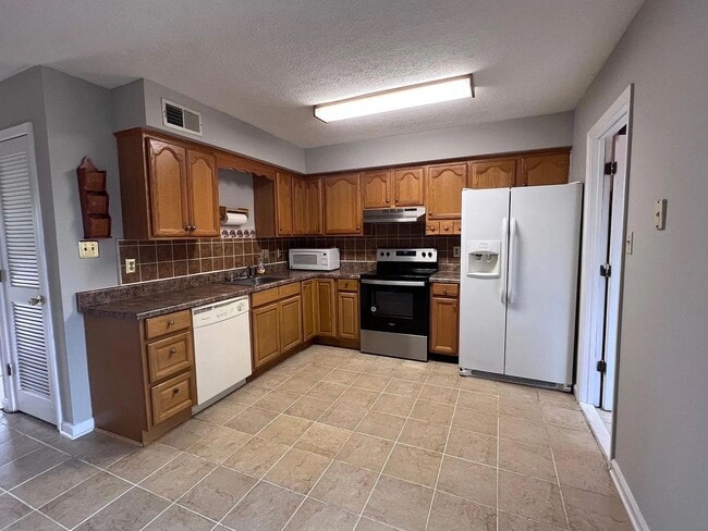 122 Westwood Cir