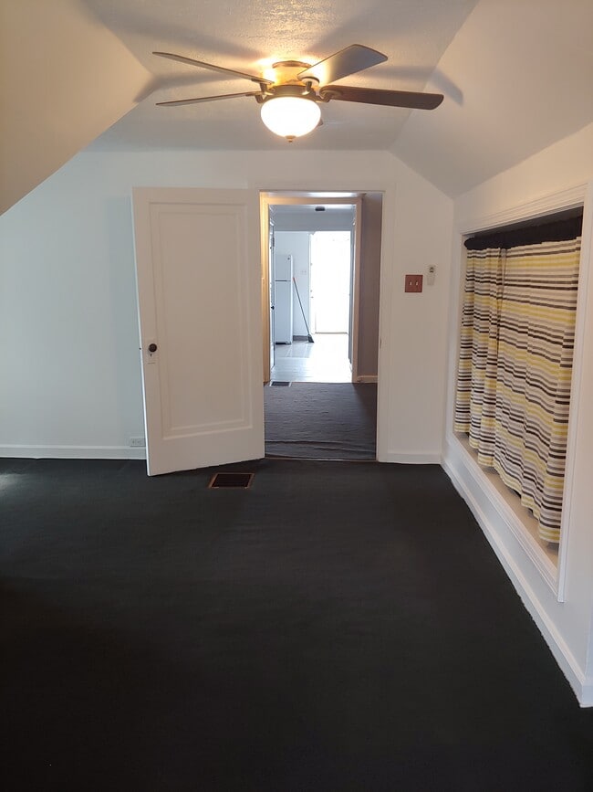 Photo - 5922 W Leland Ave Unidad Upper Floor