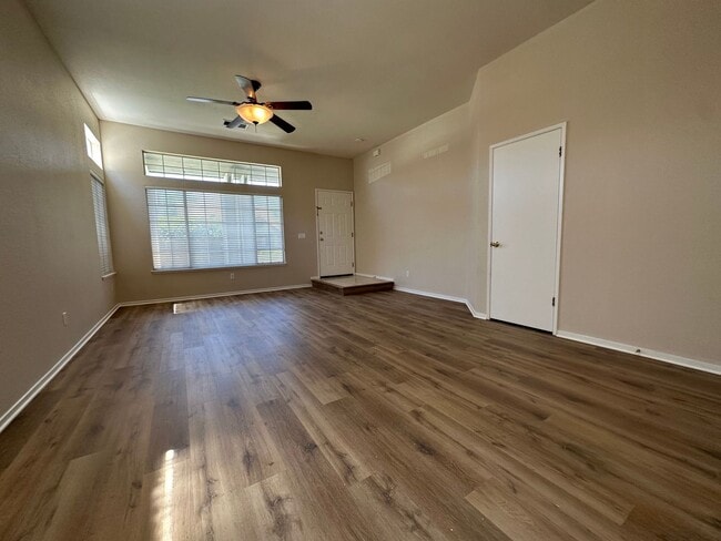 Photo - 580 Creekwood Ct