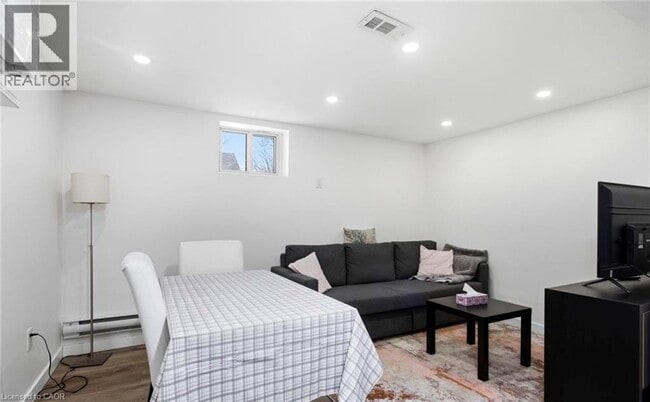 Photo - 542 Walmer Rd