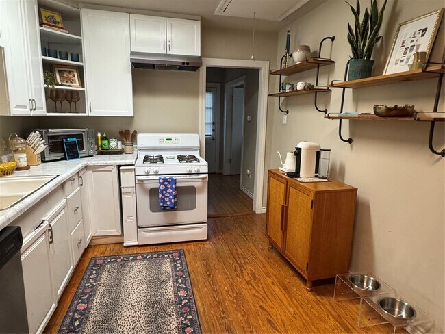 Photo - 4903 Caswell Ave