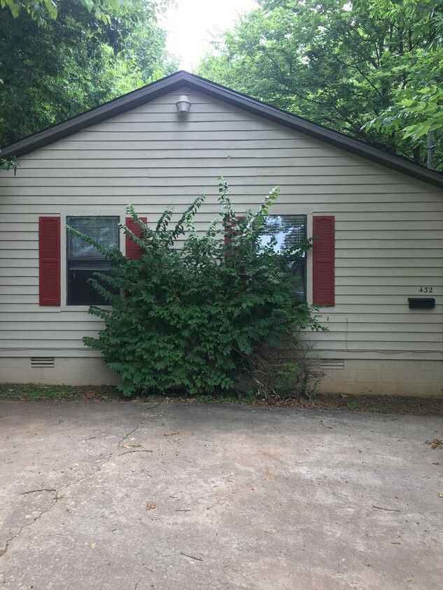 WALKING DISTANCE TO U OF A! STUDENTS WELCO... - WALKING DISTANCE TO U OF A! STUDENTS WELCO...