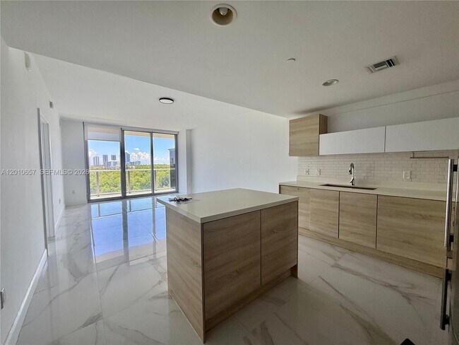 Photo - 16385 Biscayne Blvd Unit 717