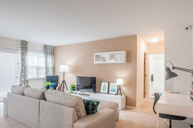 Kingswood Apartments & Townhomes