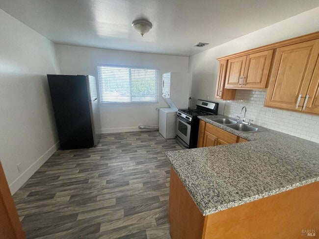 Photo - 2008 Marin St