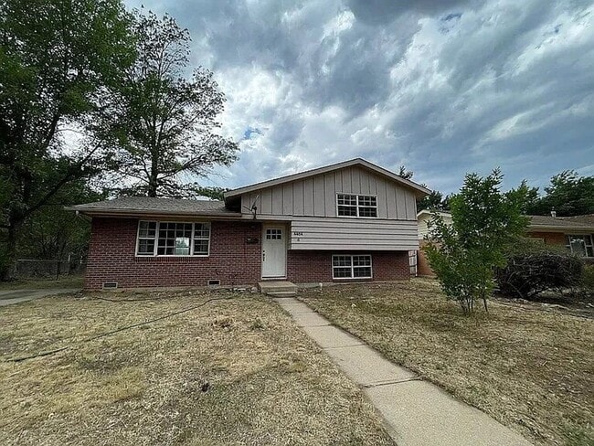 Building Photo - Charming 4-Bed 2 Bath Bi Level Home in Martin Acres