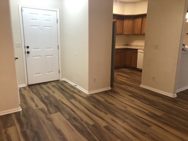 Photo - 1905 Montura View