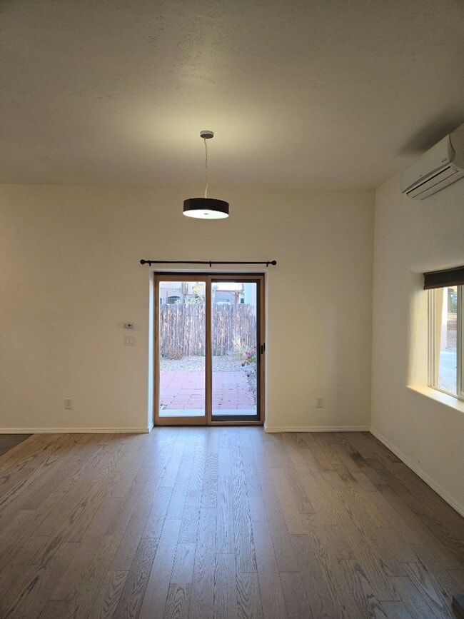 Photo - 2 Bedroom, 1 Bathroom Home! Schedule a Showing Soon!