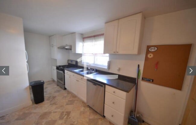Building Photo - Gorgeous Brighton Townhouse available 9/1/26