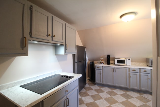 Photo - 800 Monroe Ave