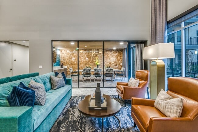 Luxia Gallery House