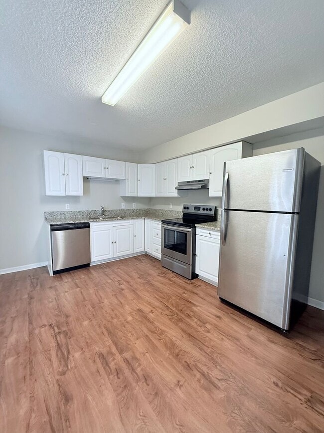 Photo - 2-bedroom townhome in great Gainesville location!