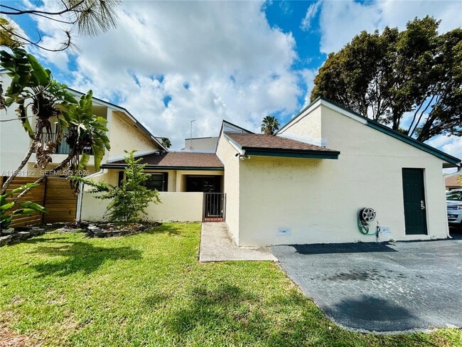 Building Photo - 10818 SW 72nd St