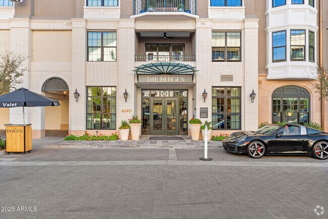 Building Photo - 4240 E Camelback Rd Unit 309 Rental