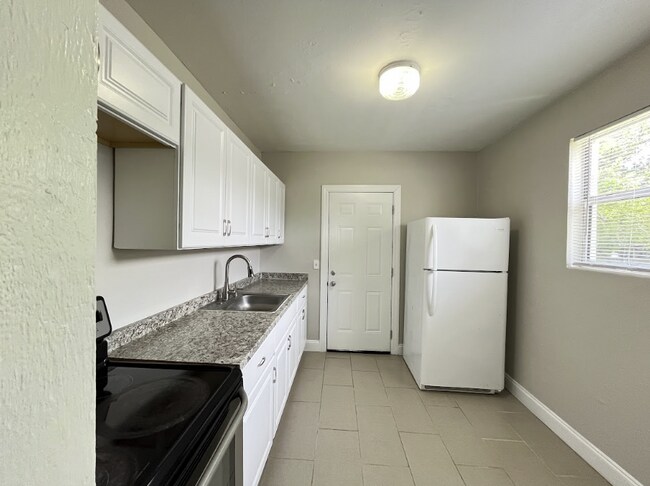 Photo - 1635 Brookview Dr S Unidad 1635 Brookview Drive S