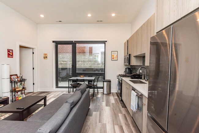 Photo - 2317 N Clark St Unit 210