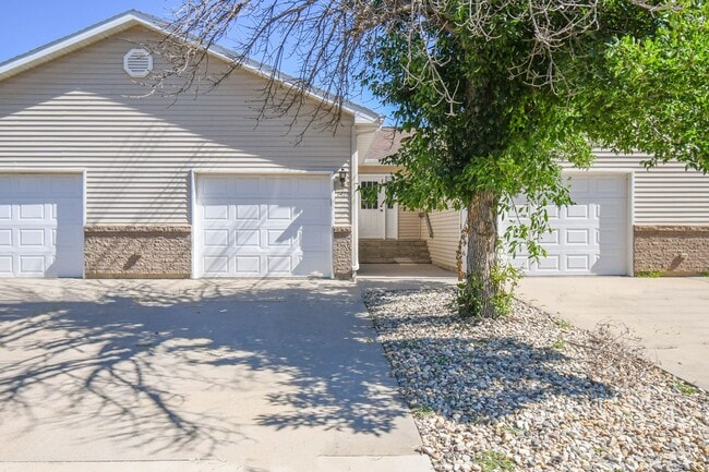Photo - 1420 E Redwood Blvd