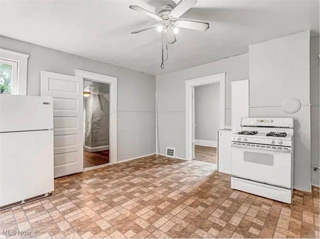 Photo - 3635 E 49th St Unidad Up