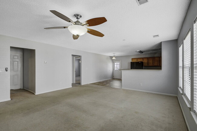 Photo - 104 Wildberry Ln