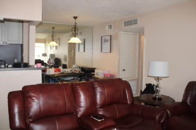 Building Photo - 10051 Westpark Dr Unit 242