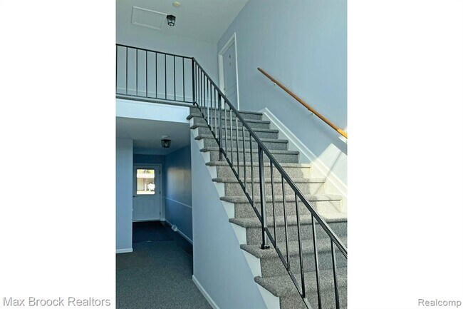 Photo - 801 W Long Lake Rd Unit A-4