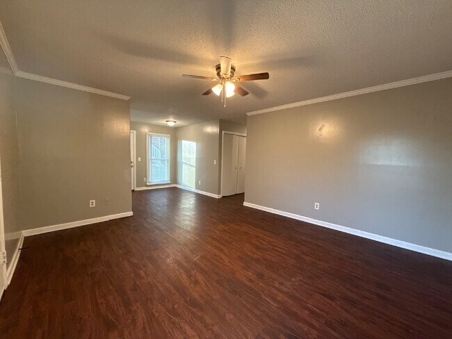 Building Photo - "Spacious 2-Bed, 2-Bath Haven on Bonnell Drive – Comfort and Convenience in Huntsville!" Unit A