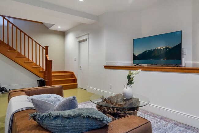 Photo - 35 E 6th Ave Unit ID1051885P