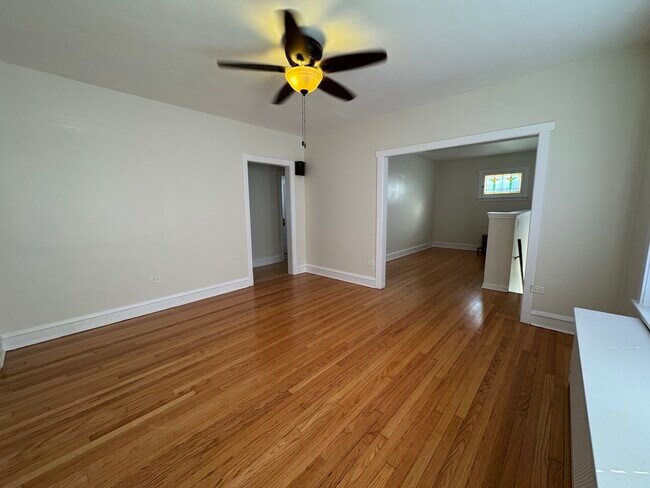 Photo - 3349 N Laramie Ave Unidad 1S