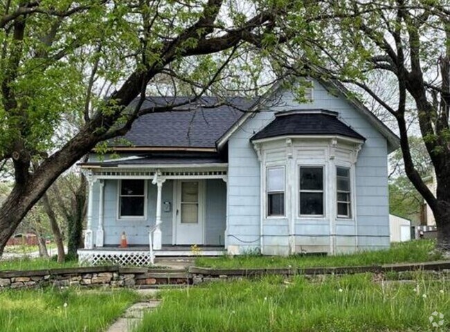 Building Photo - 105 S Hill St Rental