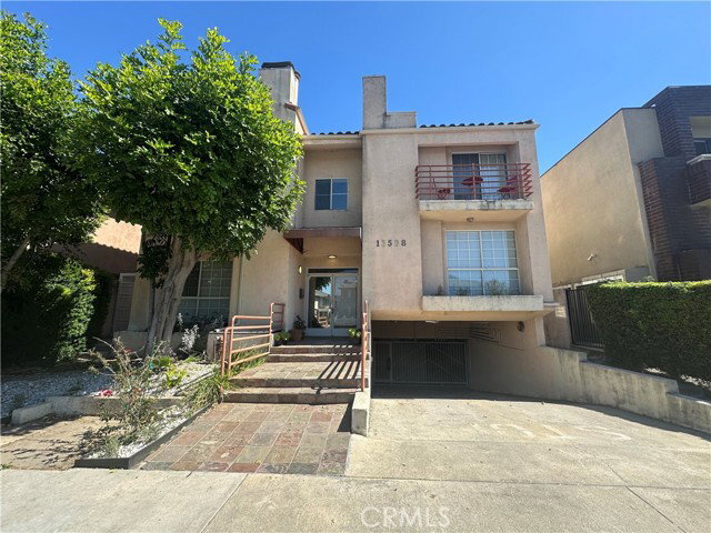 Building Photo - 13508 Moorpark St