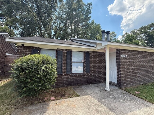 Photo - Fully Renovated 2 bed/ 2 bath Duplex! Available Now!