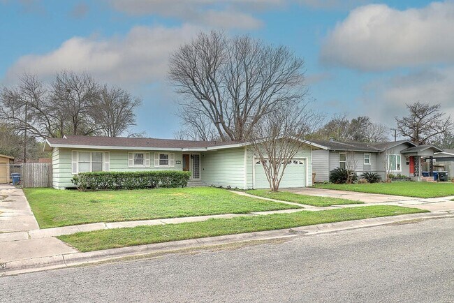 Photo - 913 Delaine Dr