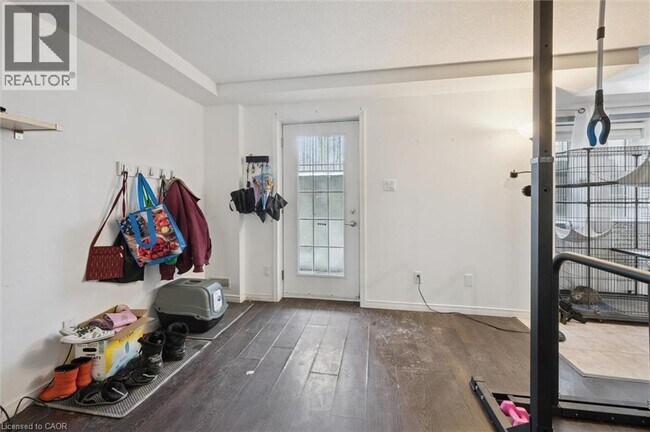 Photo - 255 Maitland St