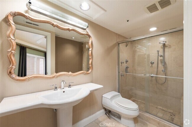 Building Photo - 2602 E 20th St Unit 104 Rental