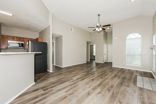 Photo - 2124 Creek Royal Dr