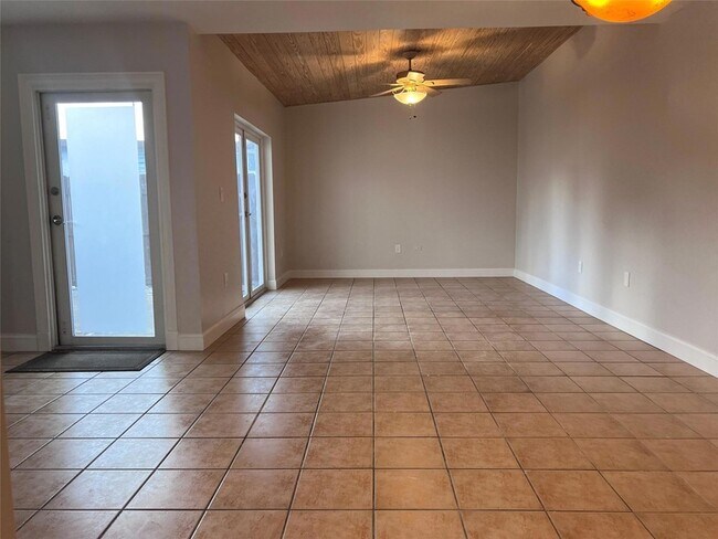 Photo - 6600 SW 113th Ave